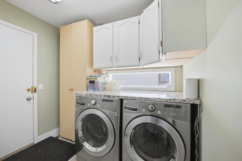 138 Shannon Hill Sw, Calgary, AB - Indoor Photo Showing Laundry Room