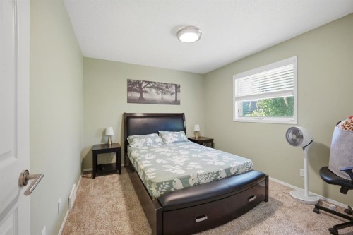 138 Shannon Hill Sw, Calgary, AB - Indoor Photo Showing Bedroom