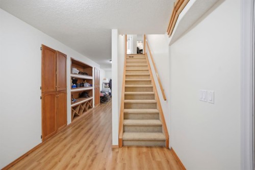 138 Shannon Hill Sw, Calgary, AB - Indoor Photo Showing Other Room