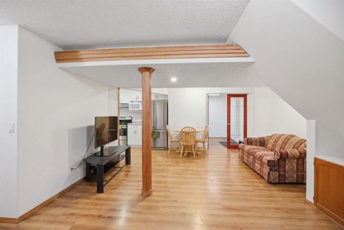 138 Shannon Hill Sw, Calgary, AB - Indoor Photo Showing Other Room
