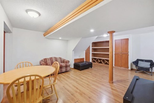 138 Shannon Hill Sw, Calgary, AB - Indoor