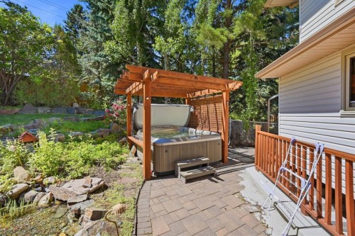 138 Shannon Hill Sw, Calgary, AB - Outdoor With Exterior