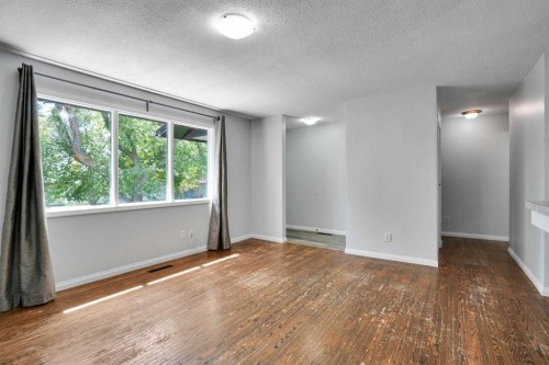 3257 32A Avenue Se, Calgary, AB - Indoor Photo Showing Other Room