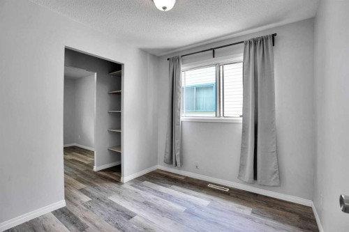 3257 32A Avenue Se, Calgary, AB - Indoor Photo Showing Other Room