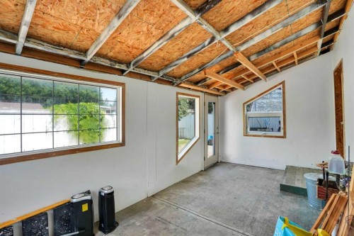 3257 32A Avenue Se, Calgary, AB - Indoor Photo Showing Other Room