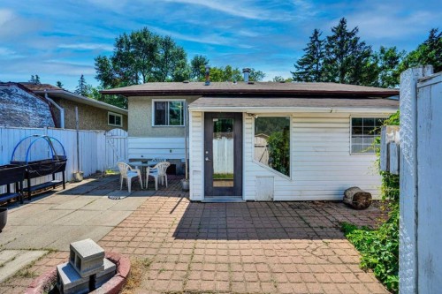 3257 32A Avenue Se, Calgary, AB - Outdoor