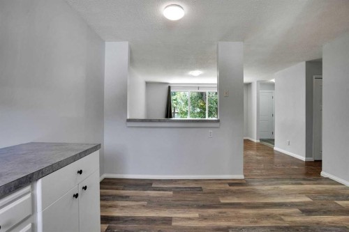 3257 32A Avenue Se, Calgary, AB - Indoor Photo Showing Other Room
