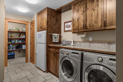 215 Benchlands Terrace, Canmore, AB - Indoor Photo Showing Laundry Room