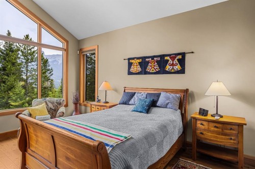 215 Benchlands Terrace, Canmore, AB - Indoor Photo Showing Bedroom