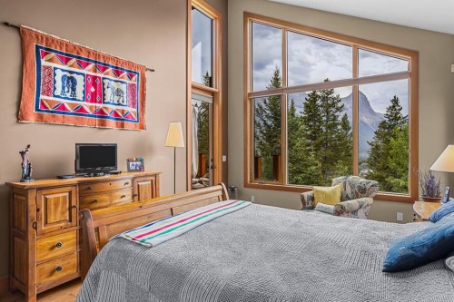 215 Benchlands Terrace, Canmore, AB - Indoor Photo Showing Bedroom