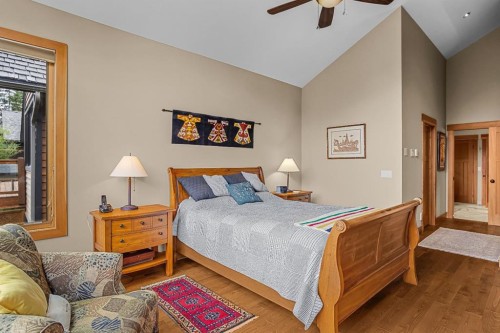 215 Benchlands Terrace, Canmore, AB - Indoor Photo Showing Bedroom