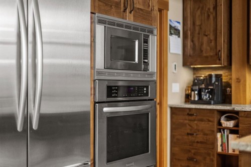 215 Benchlands Terrace, Canmore, AB - Indoor Photo Showing Kitchen