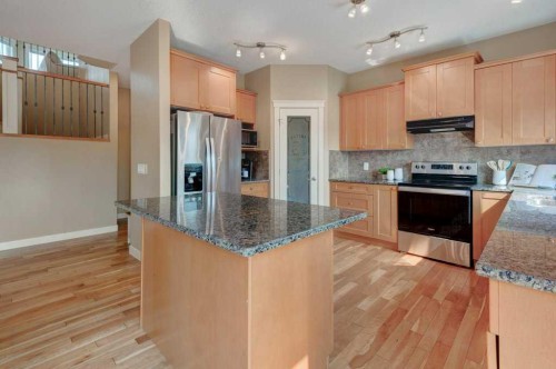 35 Hillcrest Boulevard, Strathmore, AB - Indoor Photo Showing Kitchen With Stainless Steel Kitchen