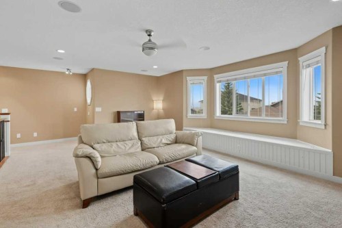 35 Hillcrest Boulevard, Strathmore, AB - Indoor Photo Showing Living Room
