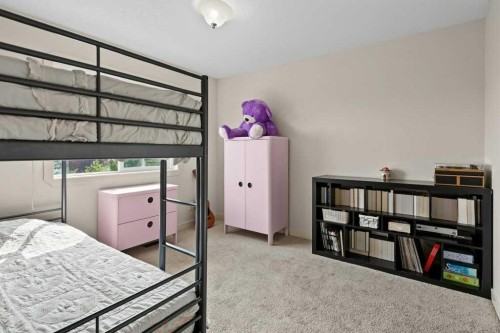35 Hillcrest Boulevard, Strathmore, AB - Indoor Photo Showing Bedroom