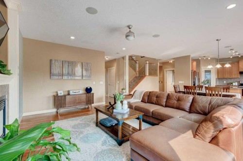 35 Hillcrest Boulevard, Strathmore, AB - Indoor Photo Showing Living Room