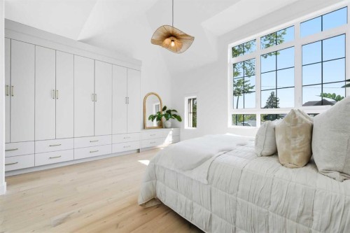 2412 1 Avenue Nw, Calgary, AB - Indoor Photo Showing Bedroom