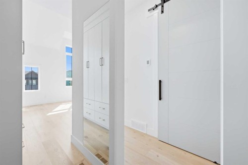 2412 1 Avenue Nw, Calgary, AB - Indoor Photo Showing Other Room