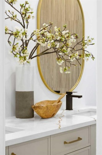 2412 1 Avenue Nw, Calgary, AB - Indoor Photo Showing Bathroom