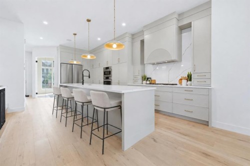 2412 1 Avenue Nw, Calgary, AB - Indoor Photo Showing Kitchen With Upgraded Kitchen