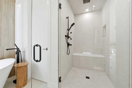 2412 1 Avenue Nw, Calgary, AB - Indoor Photo Showing Bathroom