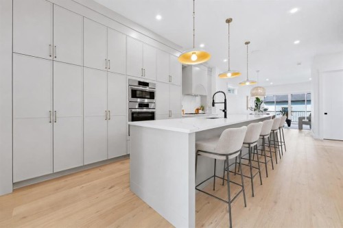 2412 1 Avenue Nw, Calgary, AB - Indoor Photo Showing Kitchen With Upgraded Kitchen