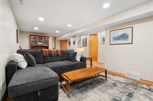 15 Carmangay Crescent Nw, Calgary, AB 