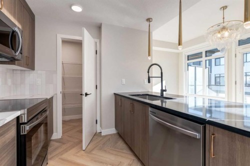 119 148 Avenue Nw, Calgary, AB - Indoor Photo Showing Kitchen With Upgraded Kitchen