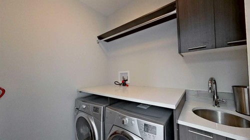1820 37 Avenue Sw, Calgary, AB - Indoor Photo Showing Laundry Room