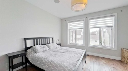 1820 37 Avenue Sw, Calgary, AB - Indoor Photo Showing Bedroom