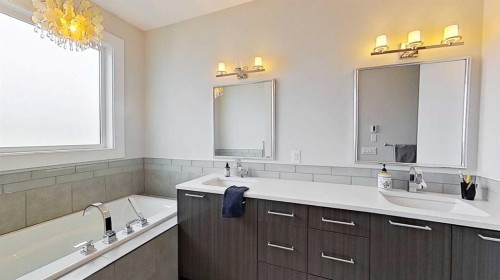 1820 37 Avenue Sw, Calgary, AB - Indoor Photo Showing Bathroom