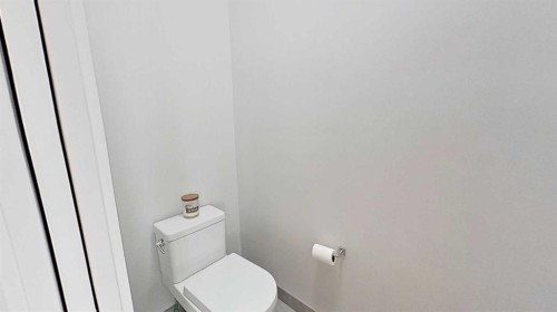 1820 37 Avenue Sw, Calgary, AB - Indoor Photo Showing Bathroom