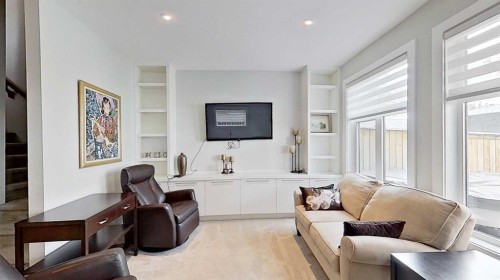 1820 37 Avenue Sw, Calgary, AB - Indoor Photo Showing Living Room