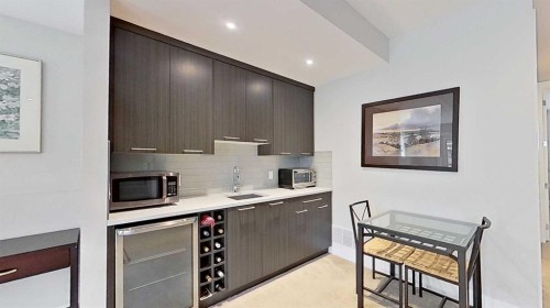 1820 37 Avenue Sw, Calgary, AB - Indoor Photo Showing Kitchen