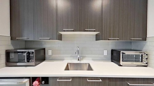 1820 37 Avenue Sw, Calgary, AB - Indoor Photo Showing Kitchen