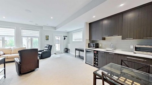 1820 37 Avenue Sw, Calgary, AB - Indoor Photo Showing Other Room