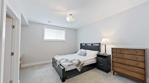 1820 37 Avenue Sw, Calgary, AB - Indoor Photo Showing Bedroom