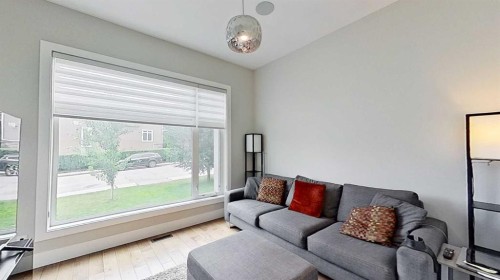 1820 37 Avenue Sw, Calgary, AB - Indoor Photo Showing Living Room