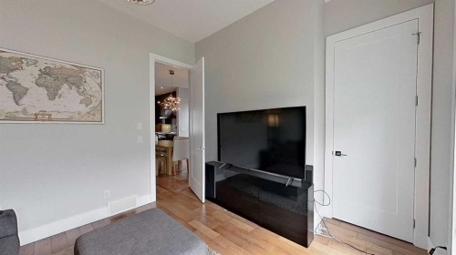 1820 37 Avenue Sw, Calgary, AB - Indoor