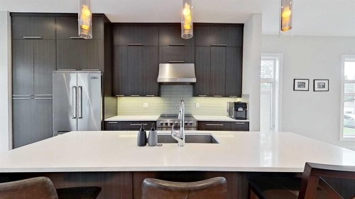 1820 37 Avenue Sw, Calgary, AB - Indoor Photo Showing Kitchen With Upgraded Kitchen