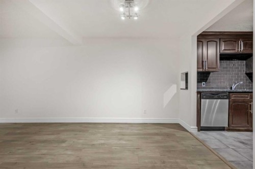 207-2010 35 Avenue Sw, Calgary, AB - Indoor Photo Showing Kitchen