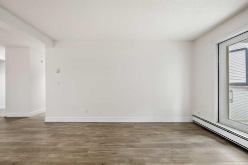207-2010 35 Avenue Sw, Calgary, AB - Indoor Photo Showing Other Room