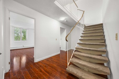 413-4944 Dalton Drive Nw, Calgary, AB - Indoor Photo Showing Other Room