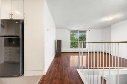 413-4944 Dalton Drive Nw, Calgary, AB - Indoor Photo Showing Other Room