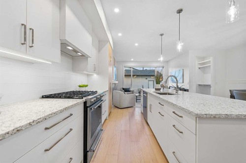 1417 41 Street Sw, Calgary, AB - Indoor Photo Showing Kitchen With Upgraded Kitchen