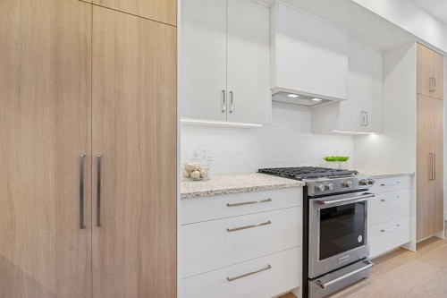 1417 41 Street Sw, Calgary, AB - Indoor Photo Showing Kitchen With Upgraded Kitchen