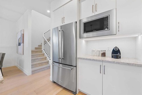 1417 41 Street Sw, Calgary, AB - Indoor Photo Showing Kitchen