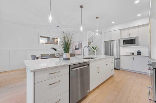 1417 41 Street Sw, Calgary, AB - Indoor Photo Showing Kitchen With Upgraded Kitchen