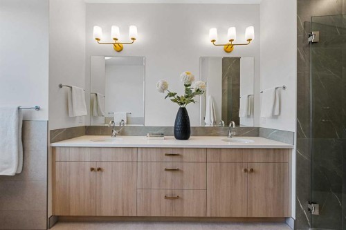 1417 41 Street Sw, Calgary, AB - Indoor Photo Showing Bathroom