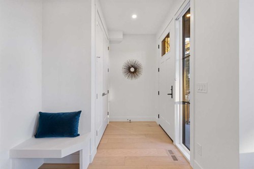 1417 41 Street Sw, Calgary, AB - Indoor Photo Showing Other Room